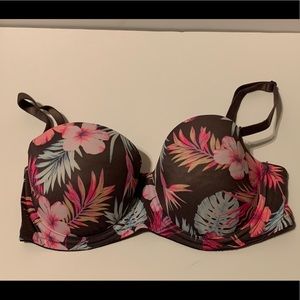 VS Pink Wear Everywhere Lightlylined bra